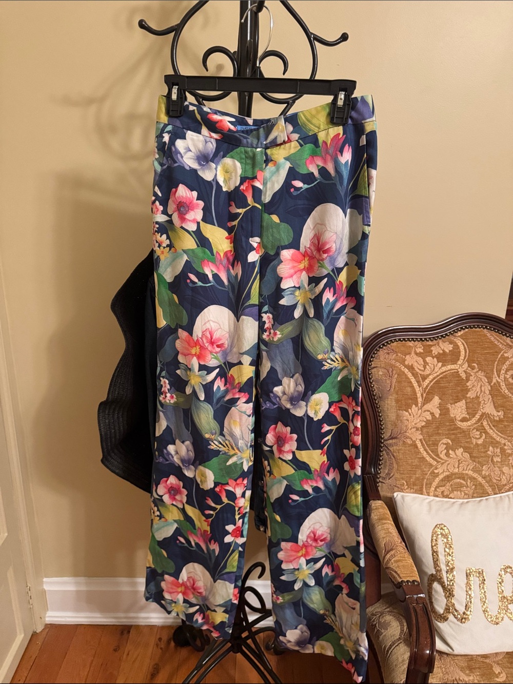 J McLaughlin Navy Floral Wide-Leg Pants - Navy Multi